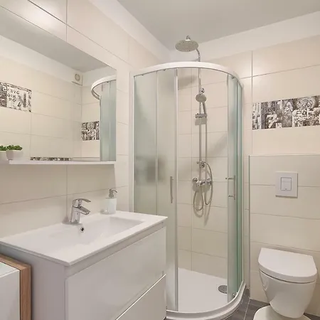 Holiday Studio Apartment *